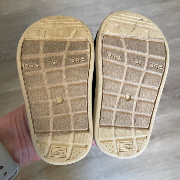 TOMS Classic Canvas Shoe in Navy, Toddler size 4 (see size chart) - Picture 5 of 6